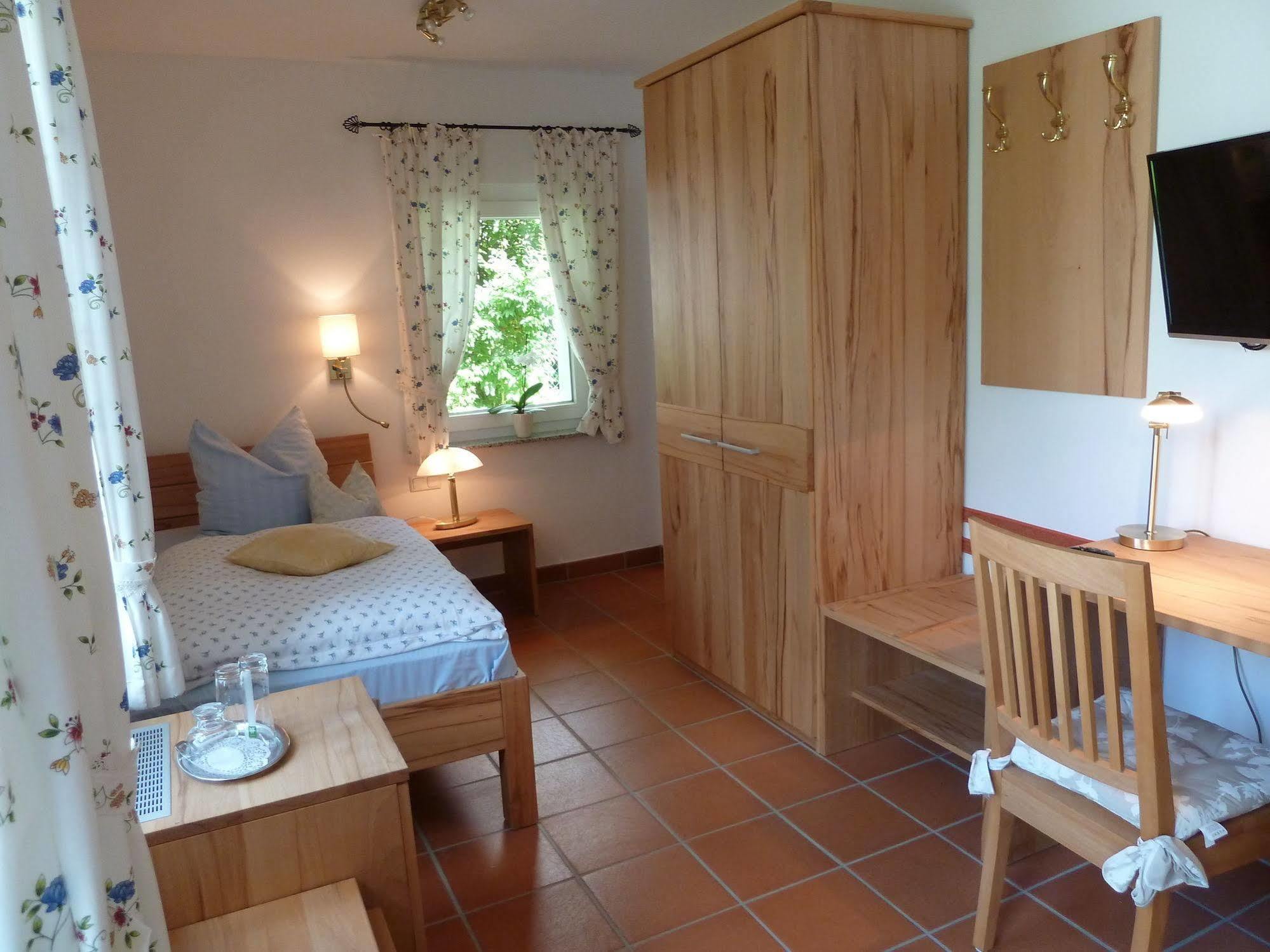 Landhaus Sassenhof มึลไฮม์ อันแดร์ รัวร์ ภายนอก รูปภาพ